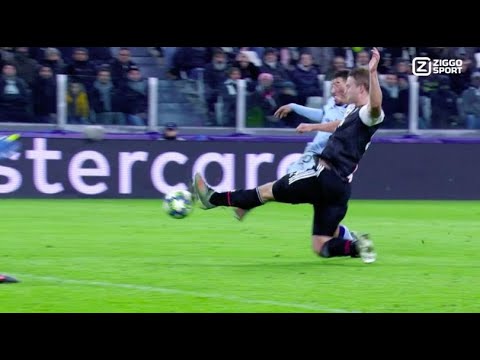 DE LIGT Monster Tackle vs Atletico Madrid